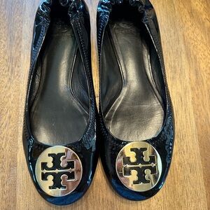Tory Burch Reva Black Patent Leather flats with gold Logo Medallion